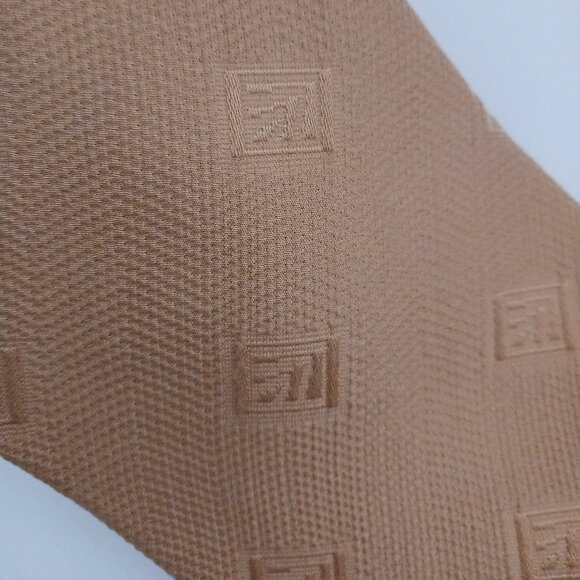Bill Blass Signature Collection Mens Necktie Gold 4" wide X 55.5" Long 100% Silk - Picture 2 of 7